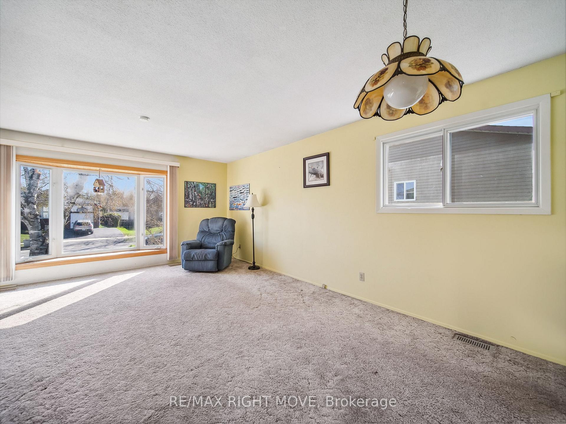 Photo 21 of 35 Andrea Crescent, Orillia — HOMEH