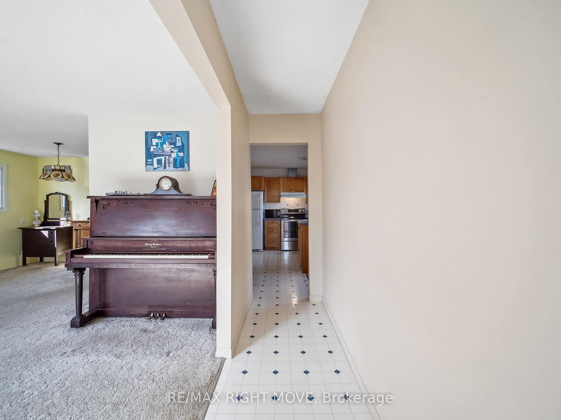 Photo 24 of 35 Andrea Crescent, Orillia — HOMEH