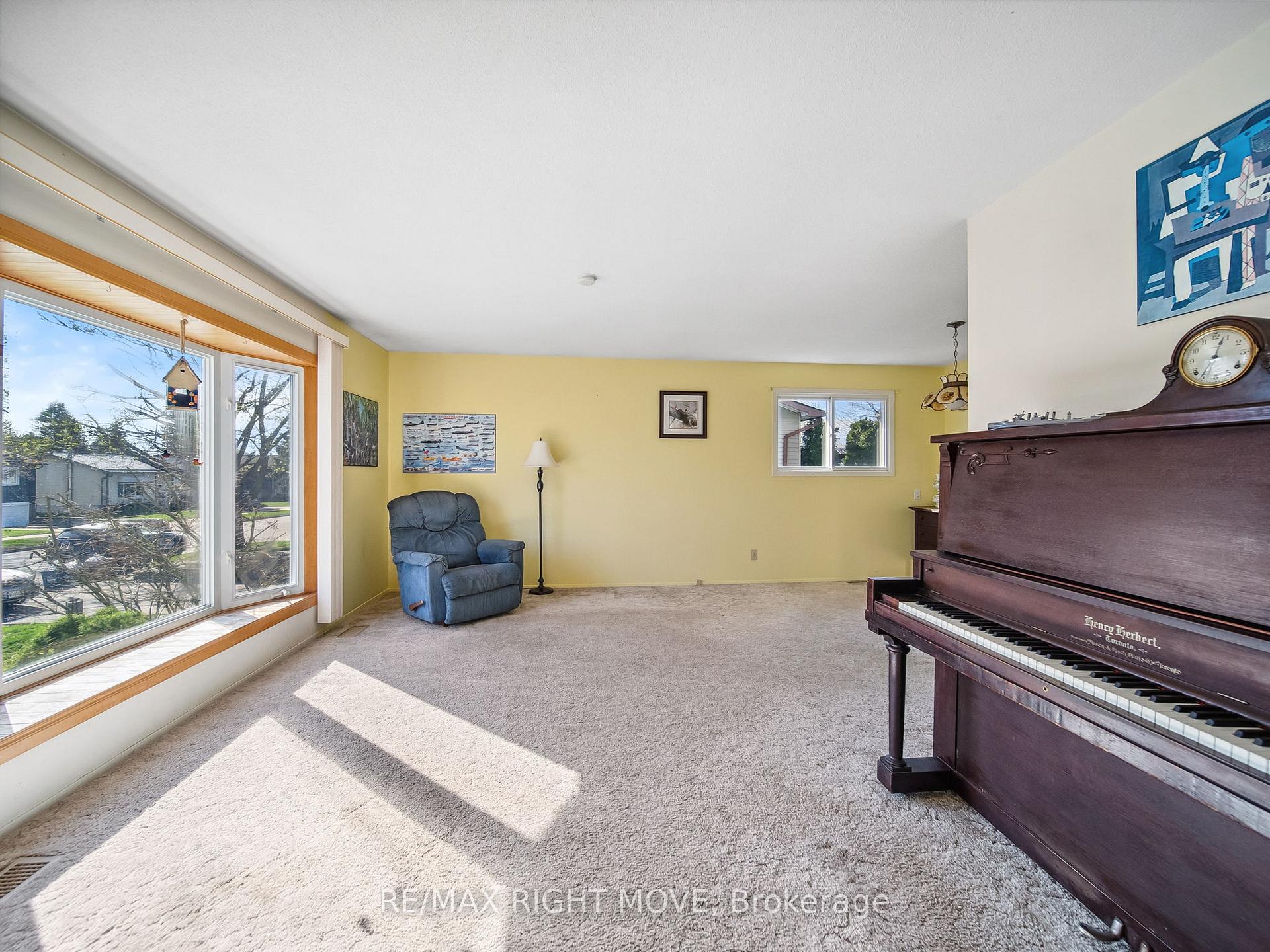 Photo 26 of 35 Andrea Crescent, Orillia — HOMEH