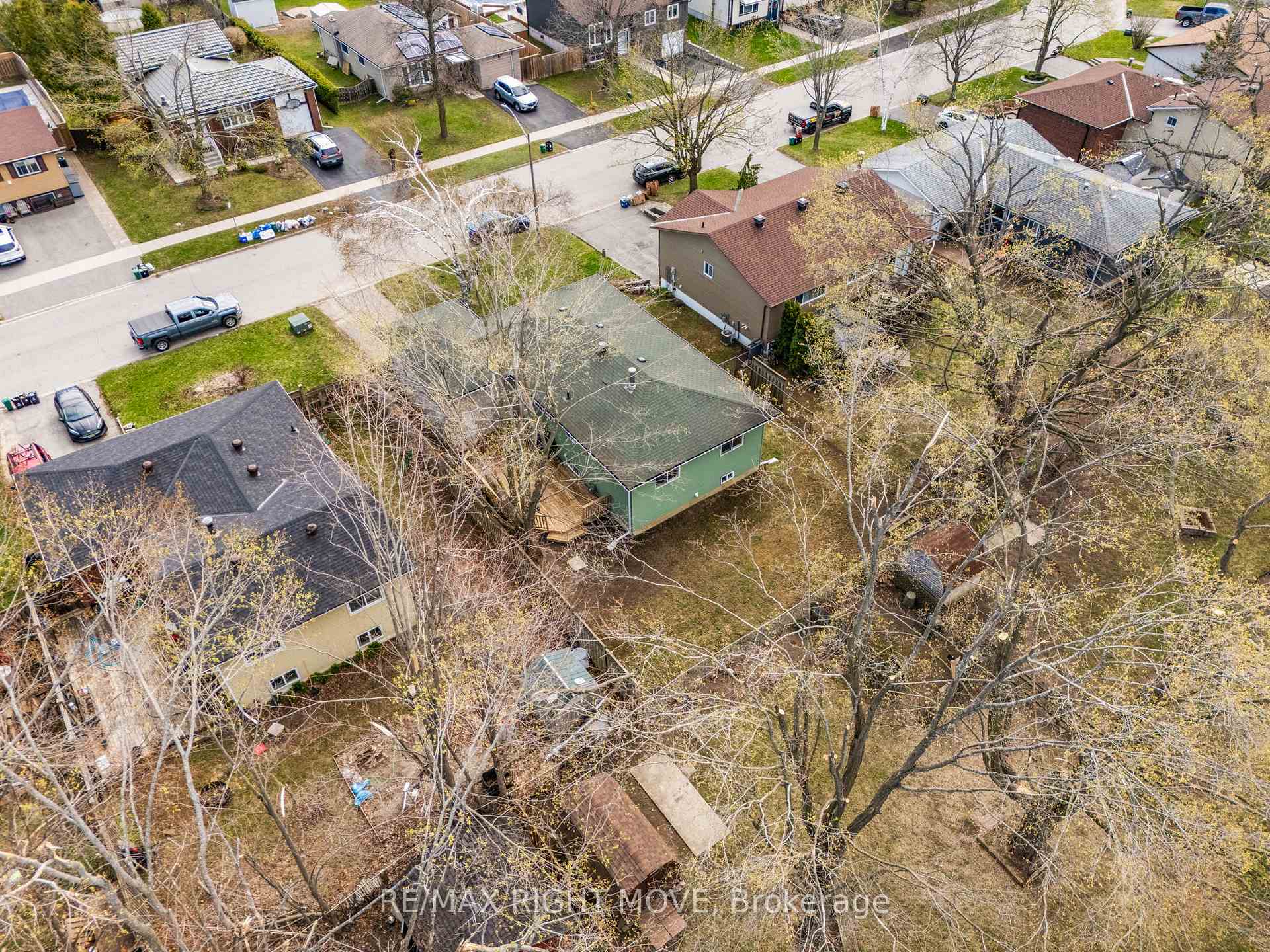 Photo 36 of 35 Andrea Crescent, Orillia — HOMEH