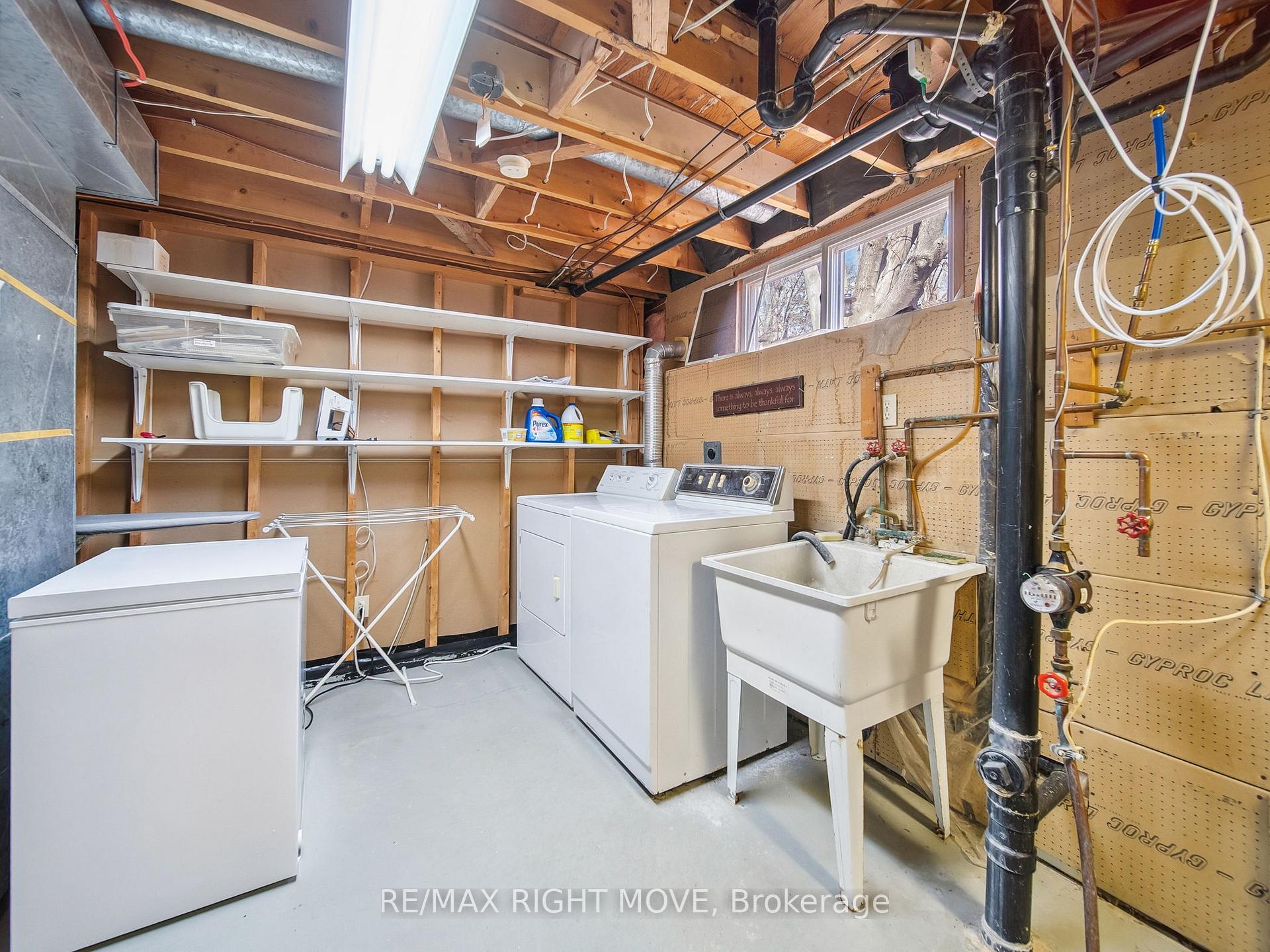 Photo 43 of 35 Andrea Crescent, Orillia — HOMEH