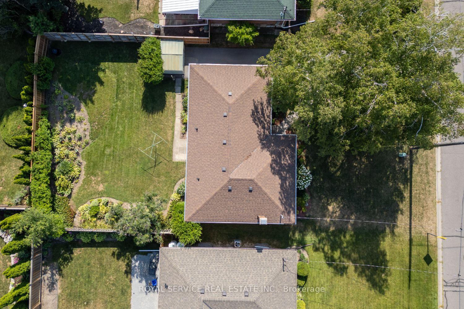 Photo 3 of 389 Glencastle Avenue, Oshawa, Northglen — HOMEH
