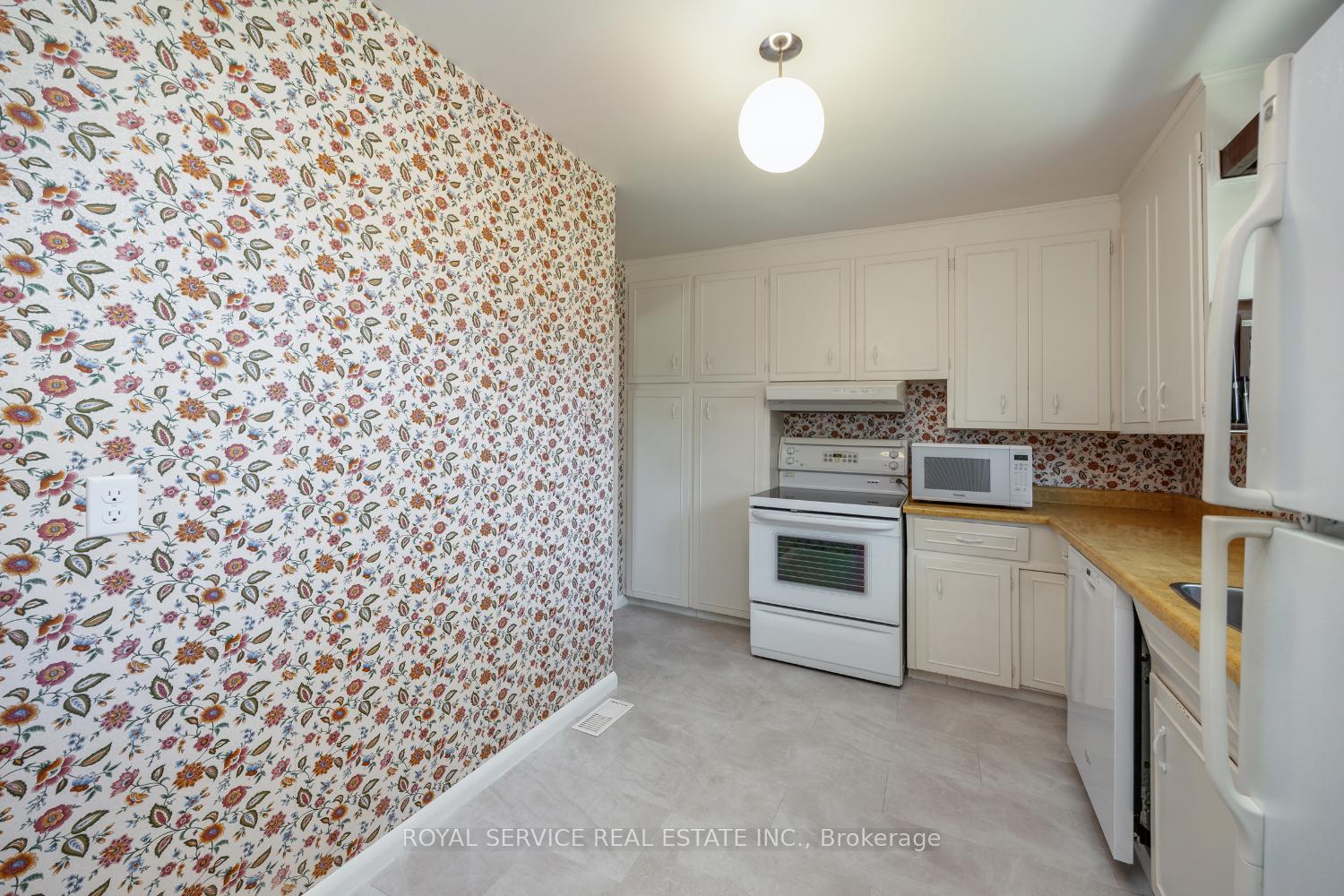 Photo 15 of 389 Glencastle Avenue, Oshawa, Northglen — HOMEH