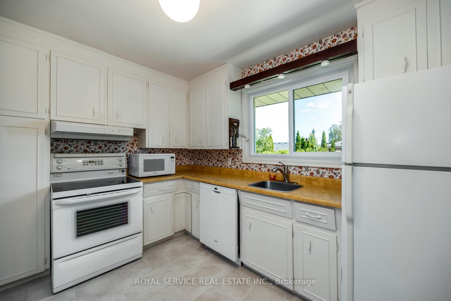 Photo 16 of 389 Glencastle Avenue, Oshawa, Northglen — HOMEH