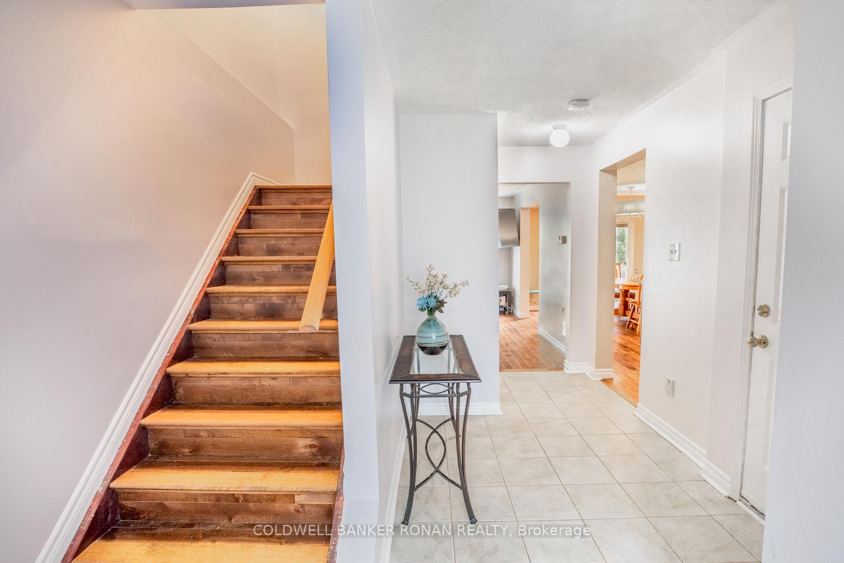 Photo 6 of 99 Kate Aitken Crescent, New Tecumseth, Beeton — HOMEH