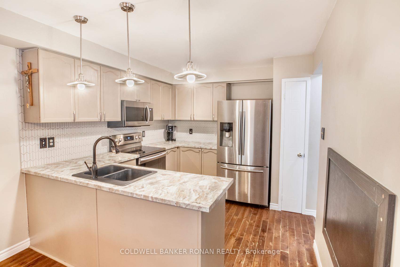Photo 8 of 99 Kate Aitken Crescent, New Tecumseth, Beeton — HOMEH