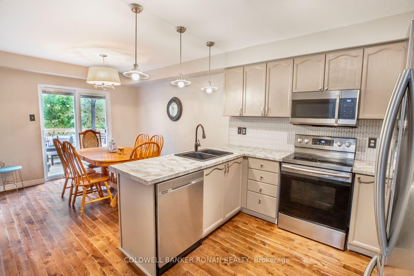 Photo 9 of 99 Kate Aitken Crescent, New Tecumseth, Beeton — HOMEH