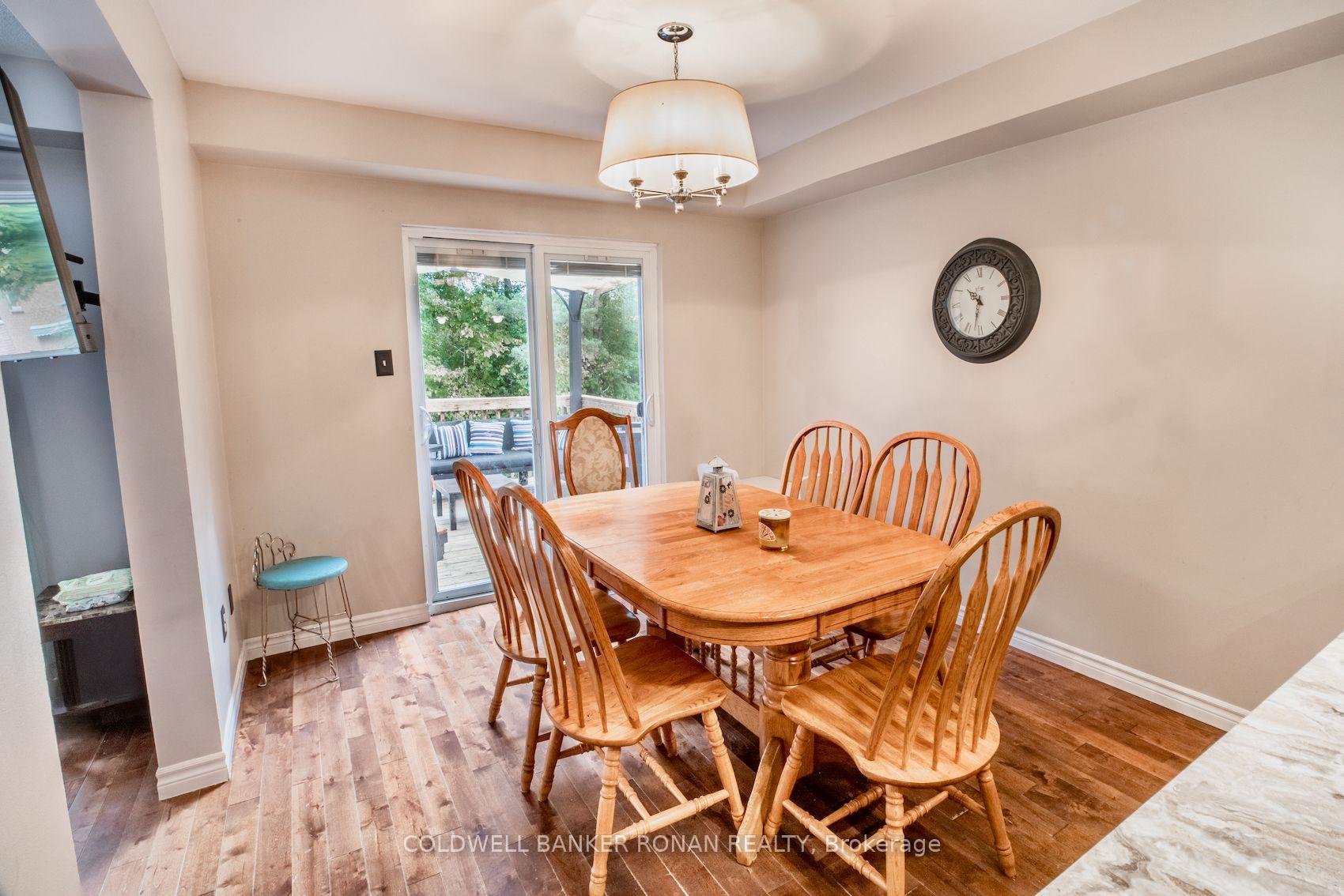 Photo 10 of 99 Kate Aitken Crescent, New Tecumseth, Beeton — HOMEH