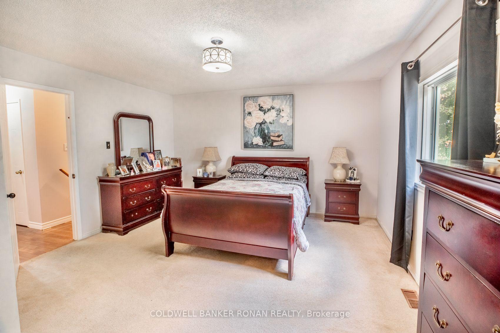 Photo 13 of 99 Kate Aitken Crescent, New Tecumseth, Beeton — HOMEH