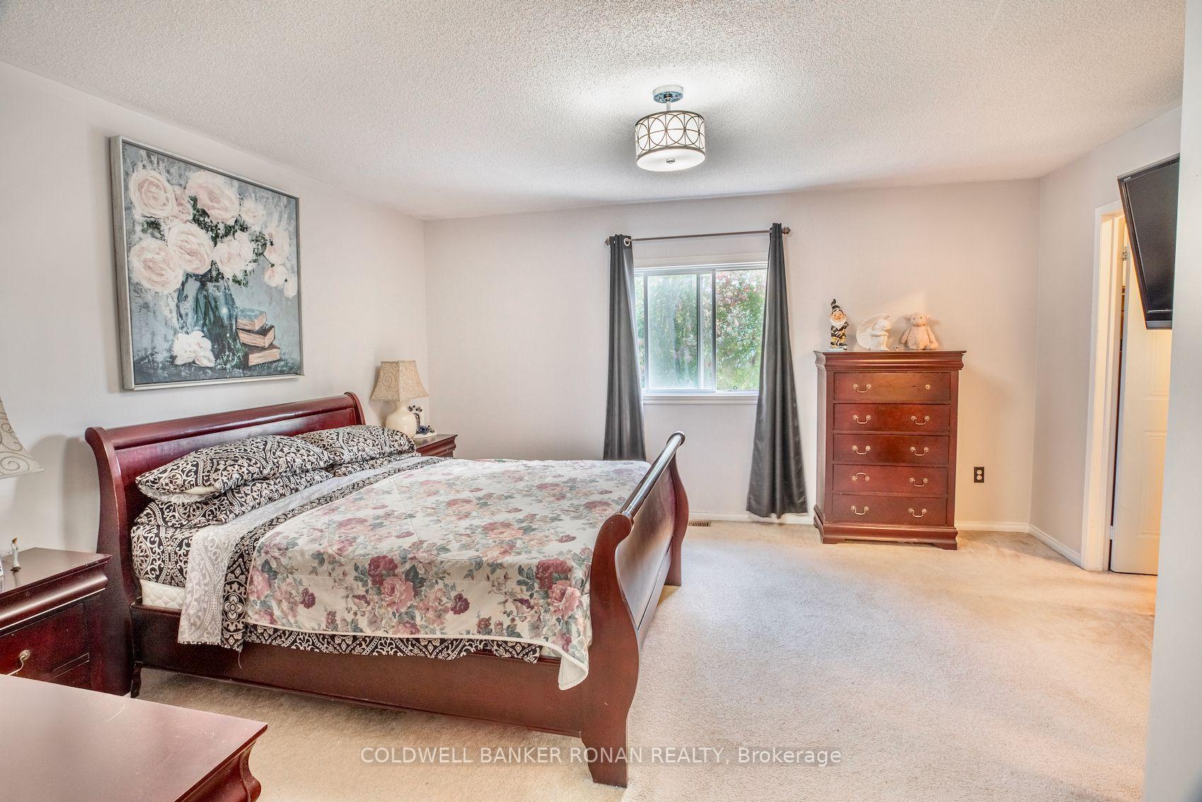 Photo 14 of 99 Kate Aitken Crescent, New Tecumseth, Beeton — HOMEH