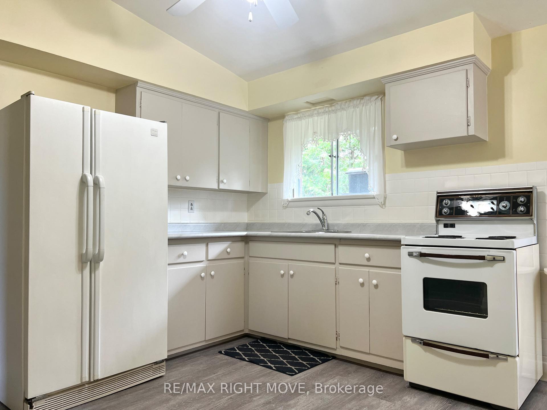Photo 2 of 325 Delia Street, Orillia — HOMEH