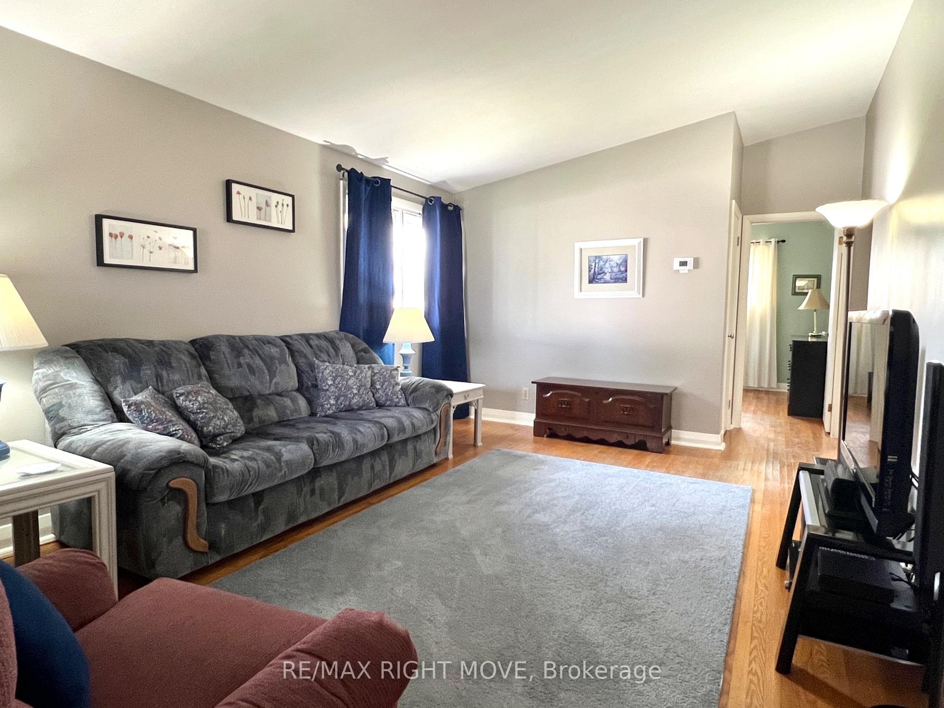 Photo 3 of 325 Delia Street, Orillia — HOMEH