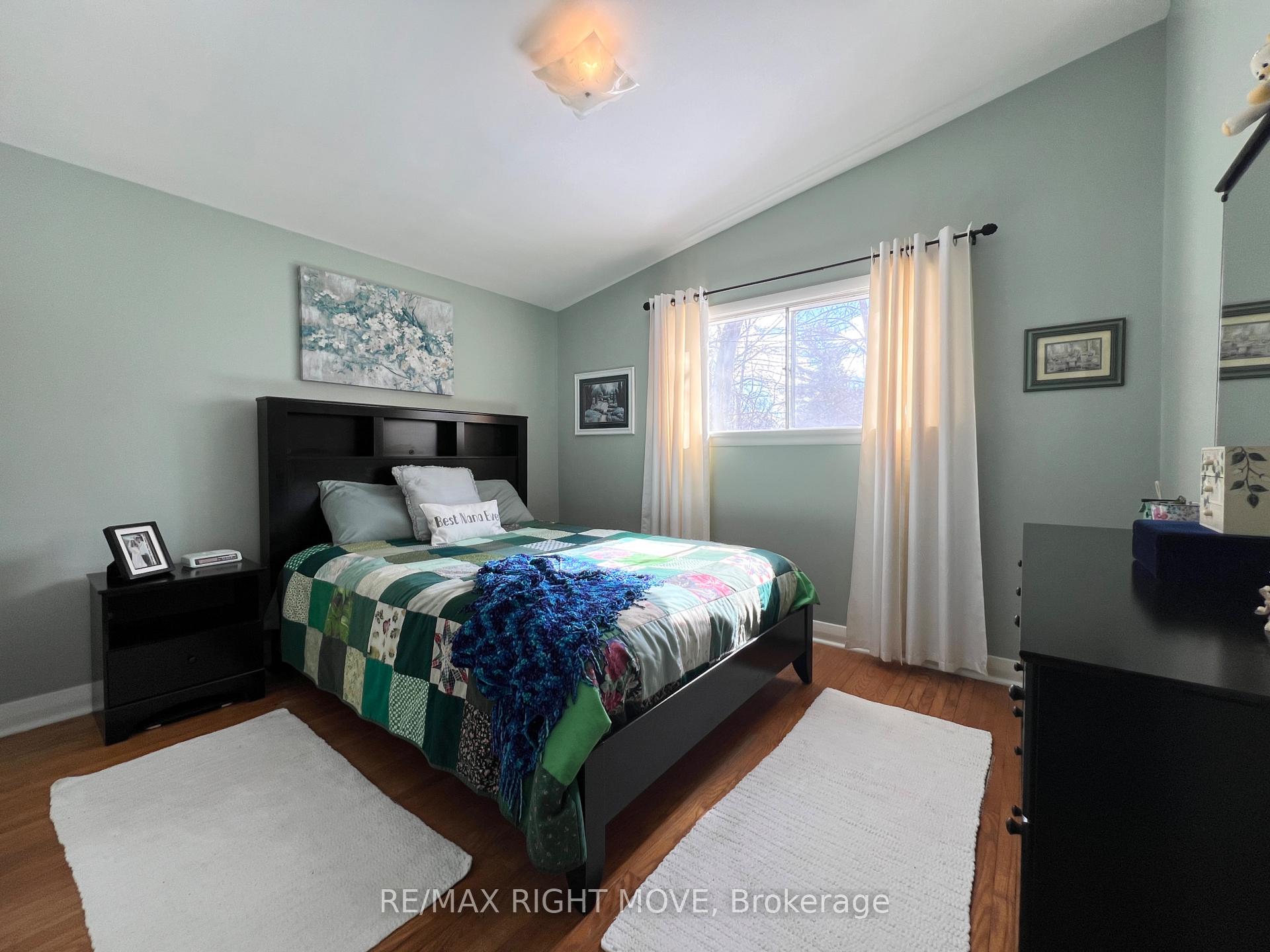 Photo 5 of 325 Delia Street, Orillia — HOMEH