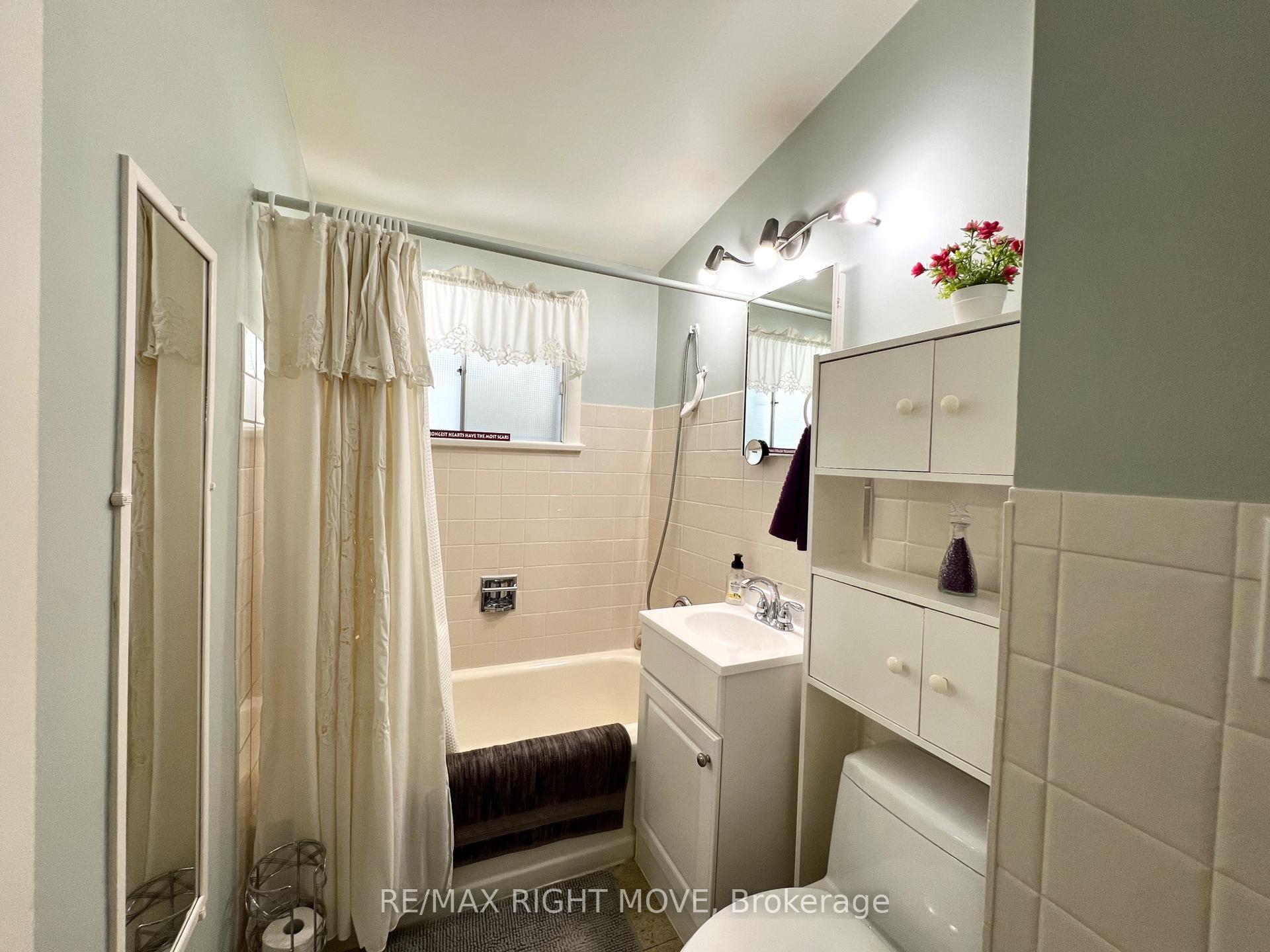 Photo 7 of 325 Delia Street, Orillia — HOMEH