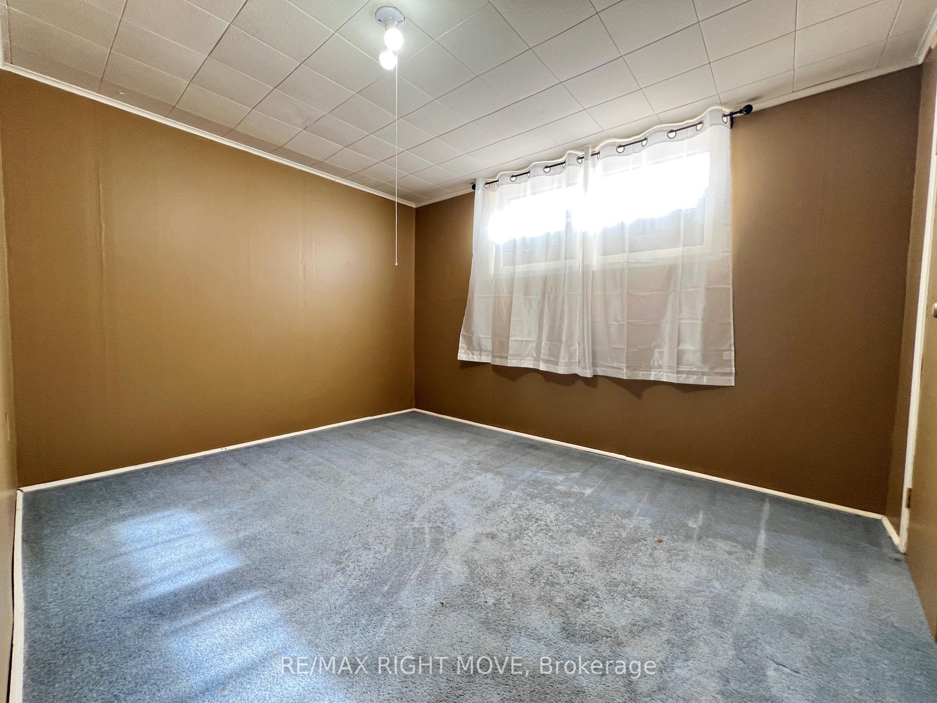 Photo 8 of 325 Delia Street, Orillia — HOMEH