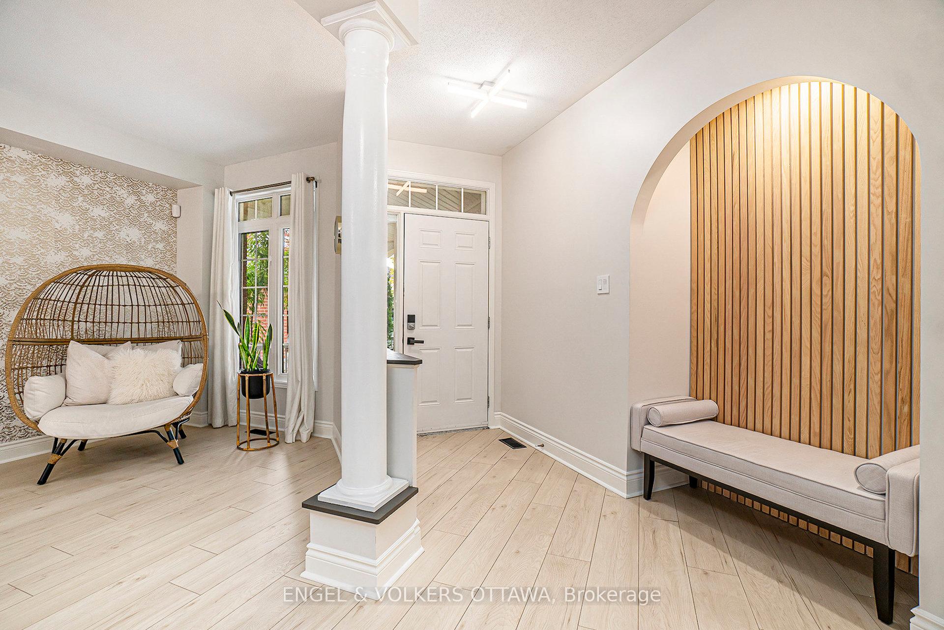 Photo 2 of 2399 Glandriel Crescent, Ottawa, Springridge/East Village — HOMEH