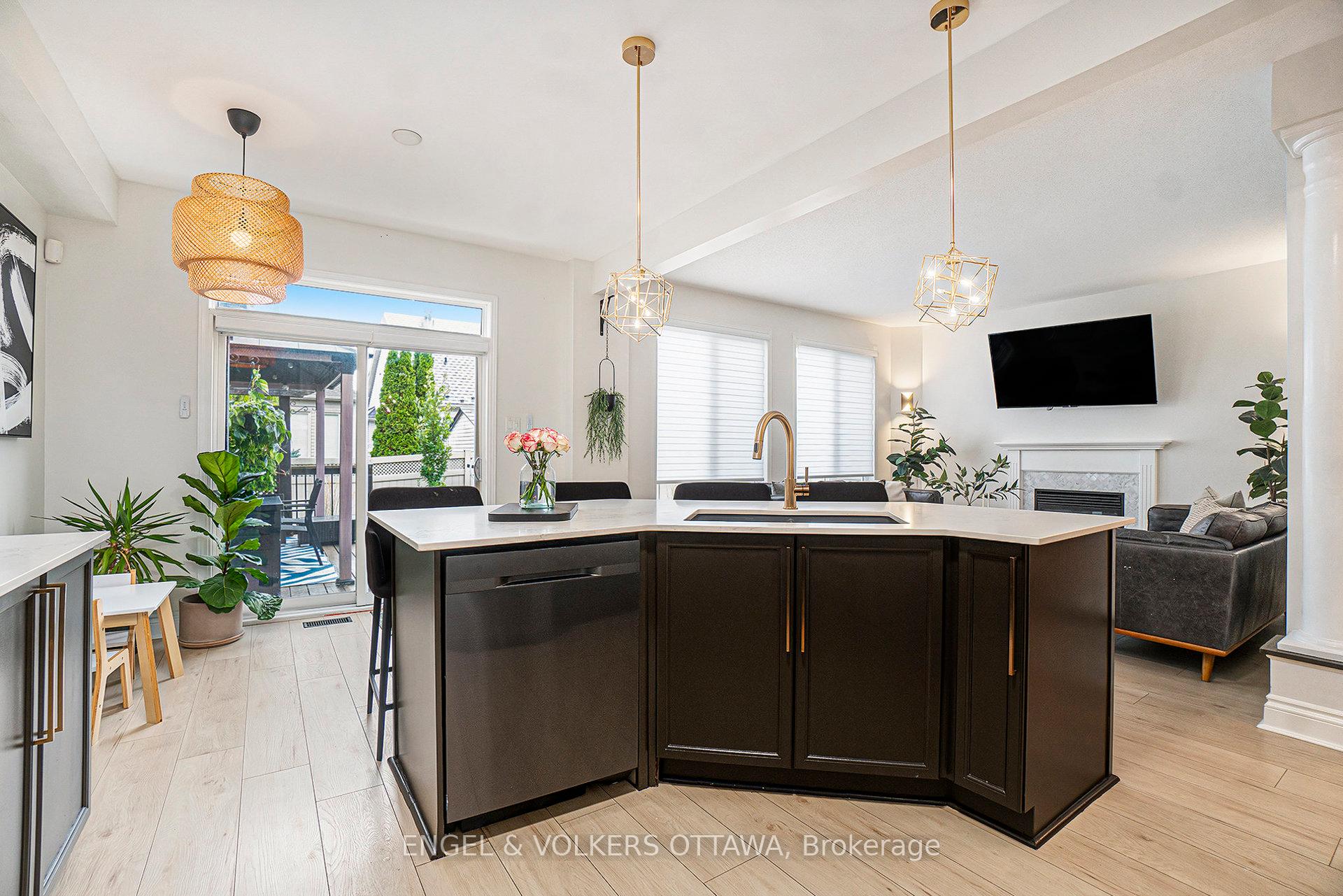 Photo 12 of 2399 Glandriel Crescent, Ottawa, Springridge/East Village — HOMEH