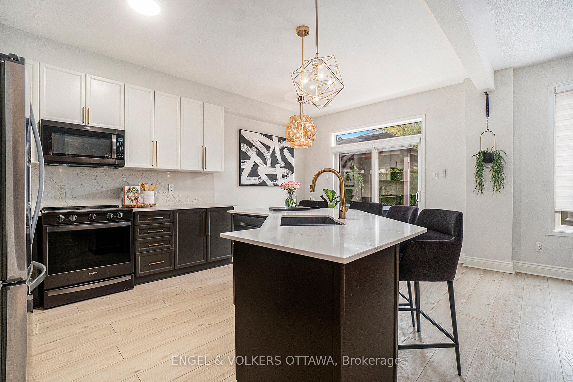 Photo 13 of 2399 Glandriel Crescent, Ottawa, Springridge/East Village — HOMEH