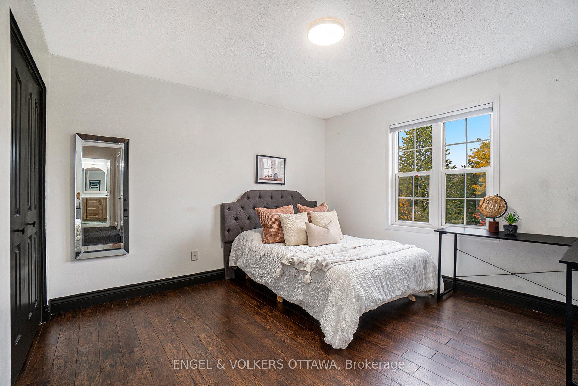 Photo 16 of 2399 Glandriel Crescent, Ottawa, Springridge/East Village — HOMEH