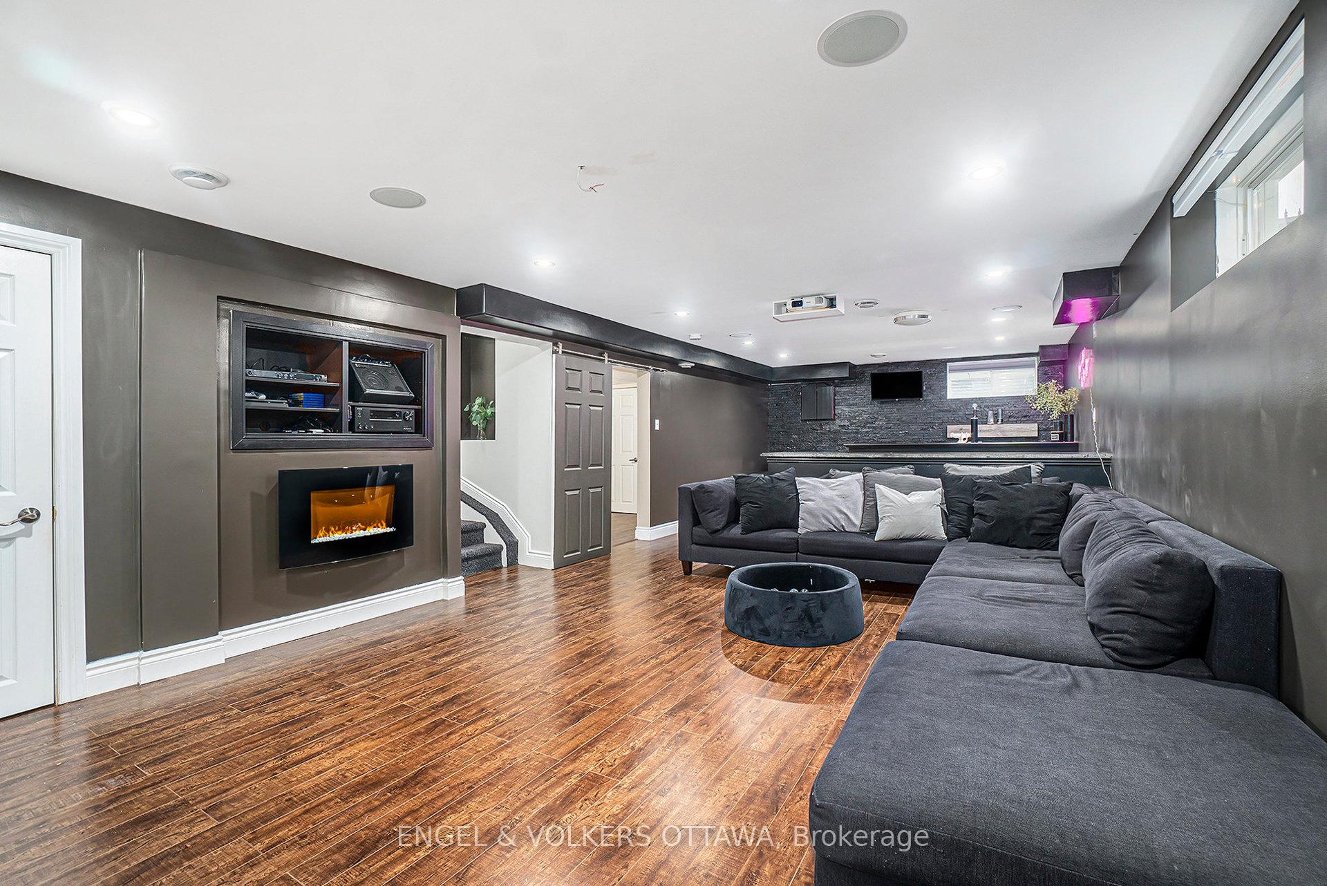 Photo 23 of 2399 Glandriel Crescent, Ottawa, Springridge/East Village — HOMEH
