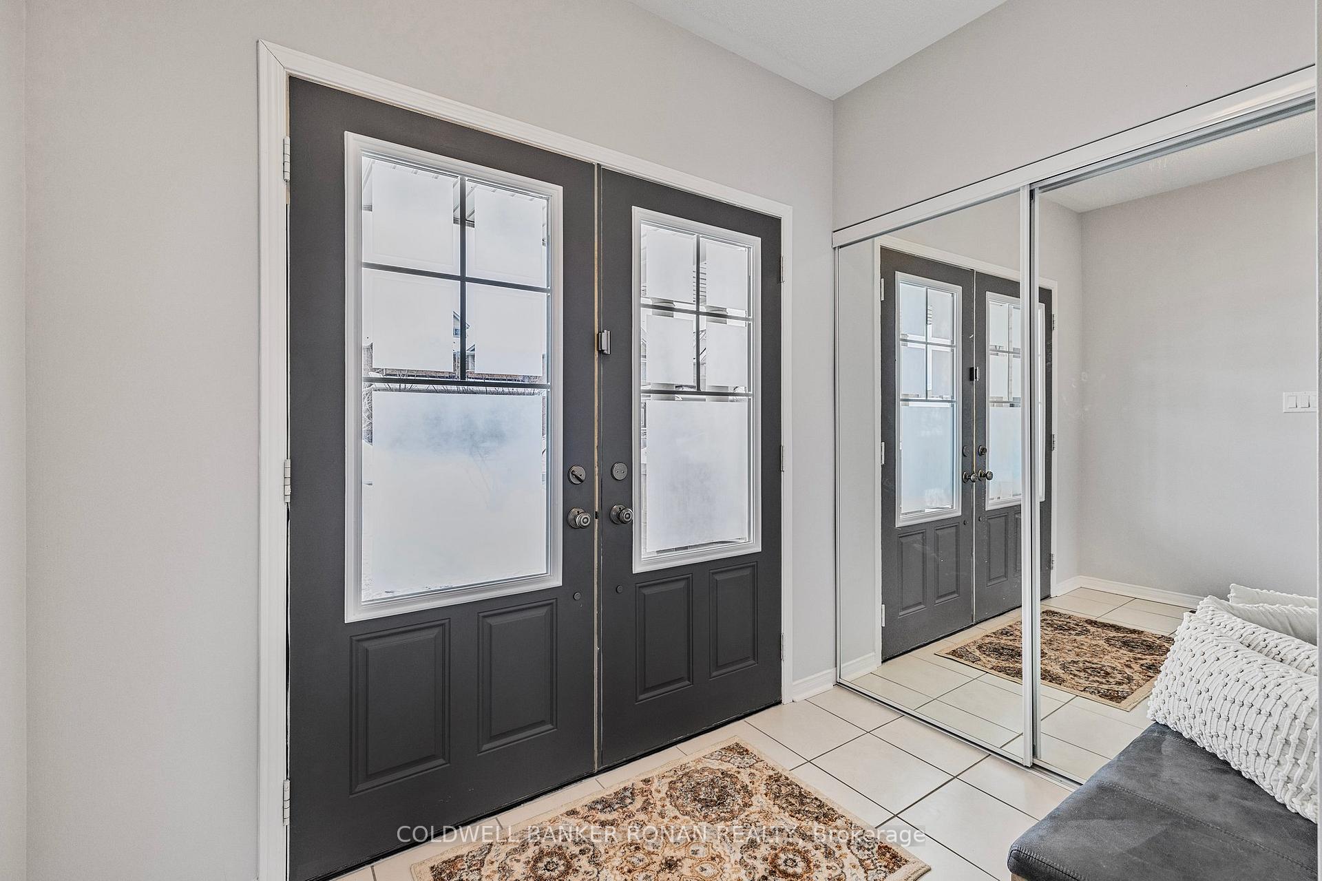 Photo 3 of 18 Willoughby Way, New Tecumseth, Alliston — HOMEH