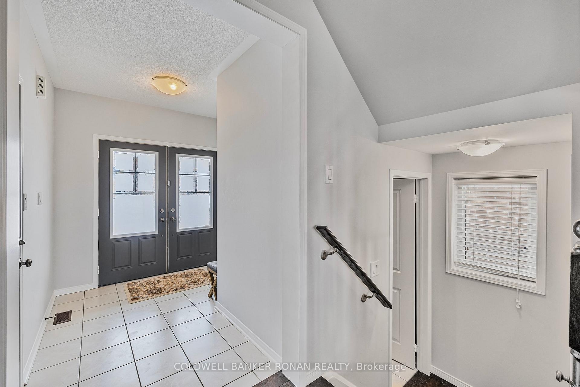 Photo 5 of 18 Willoughby Way, New Tecumseth, Alliston — HOMEH