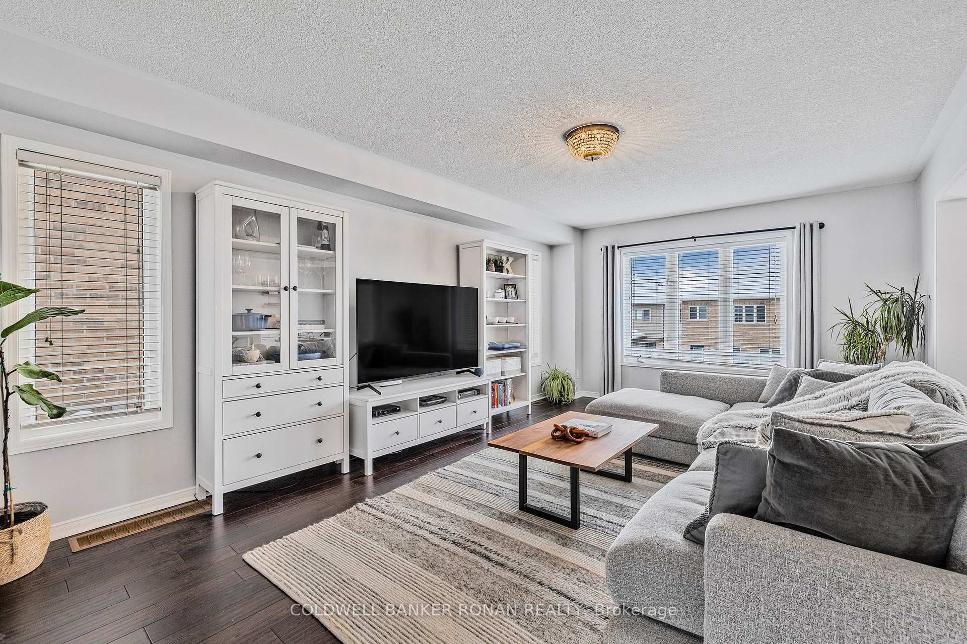 Photo 7 of 18 Willoughby Way, New Tecumseth, Alliston — HOMEH