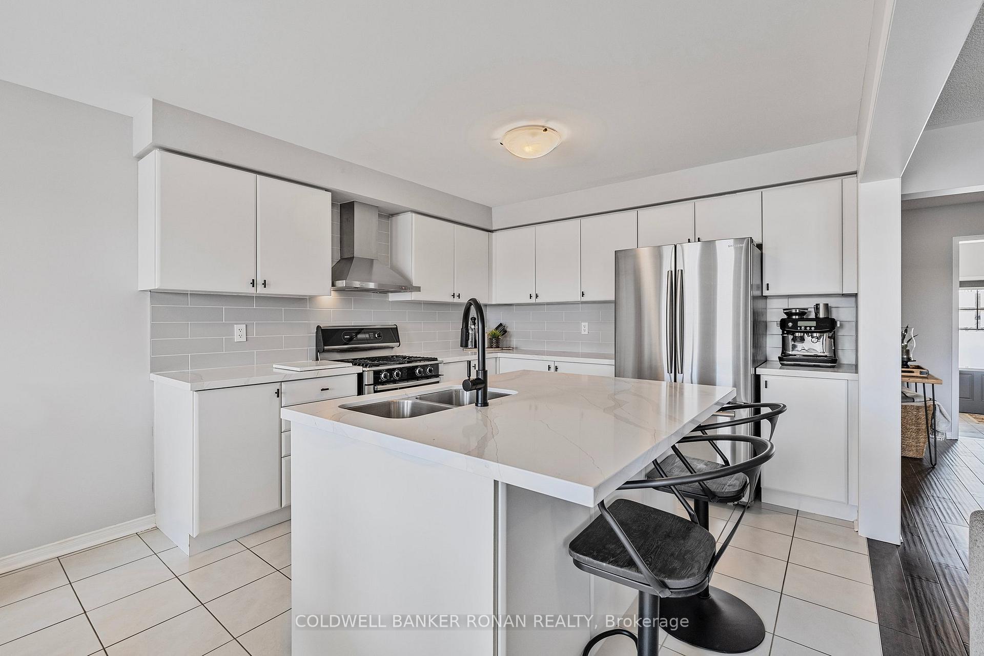 Photo 10 of 18 Willoughby Way, New Tecumseth, Alliston — HOMEH