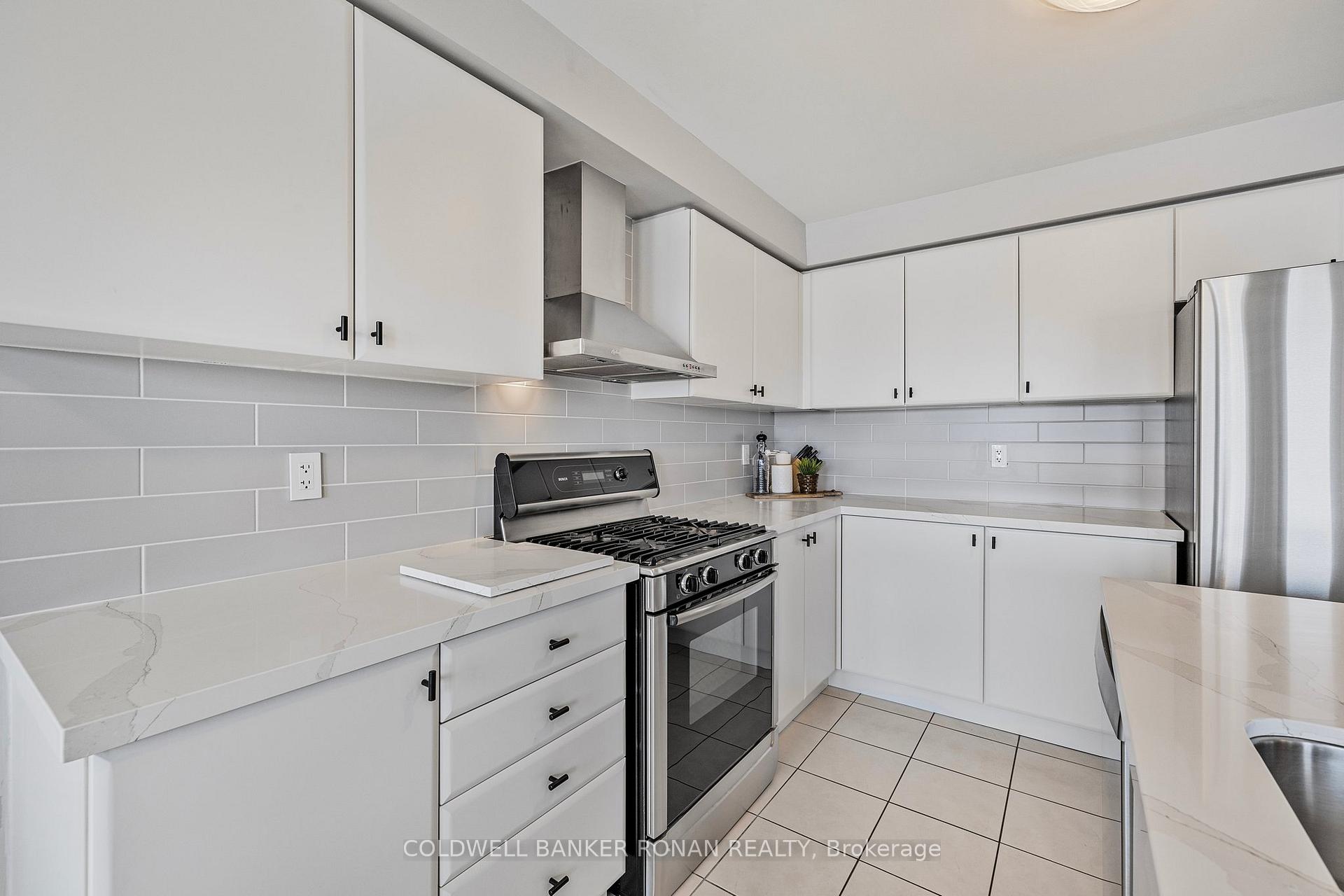 Photo 12 of 18 Willoughby Way, New Tecumseth, Alliston — HOMEH