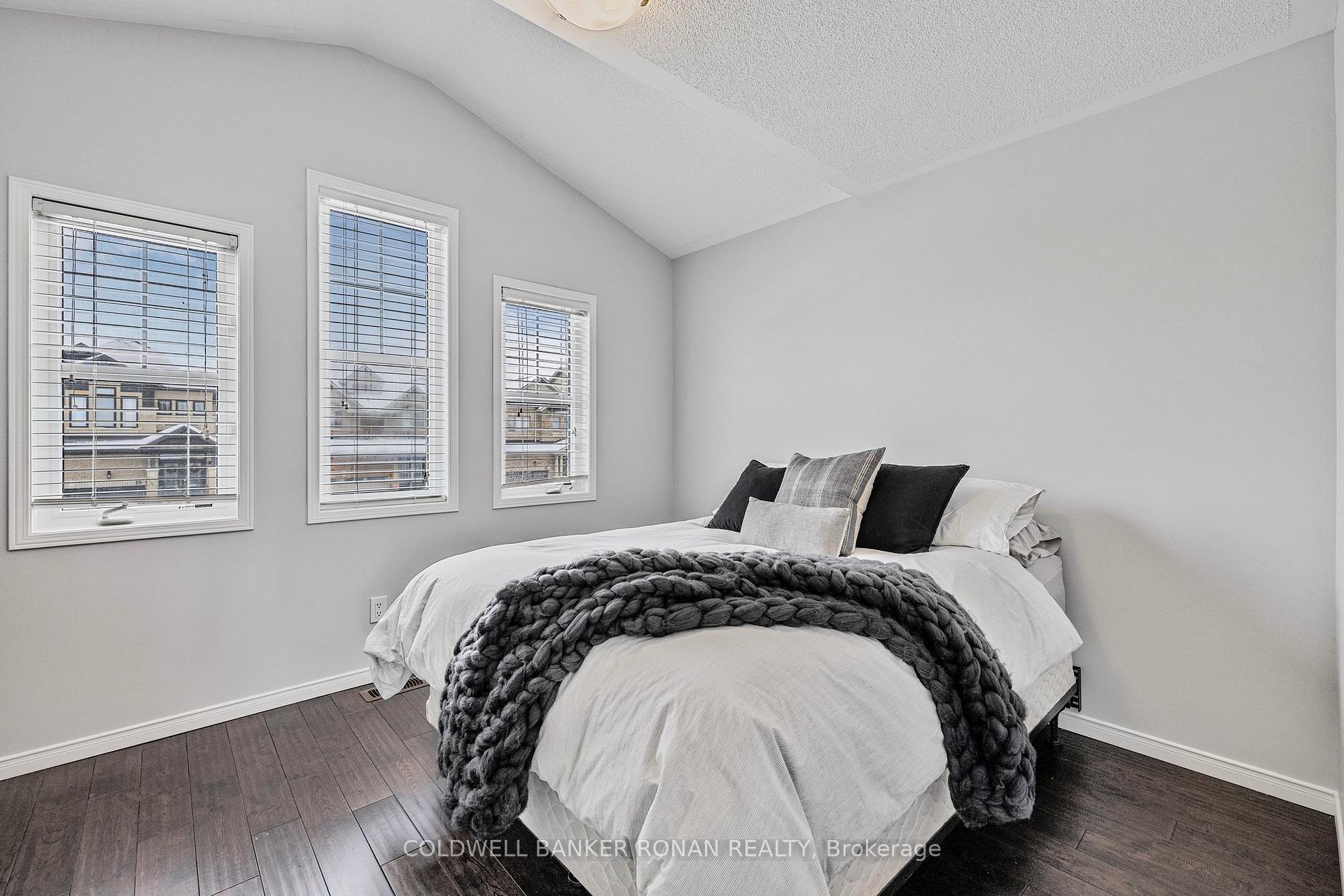 Photo 25 of 18 Willoughby Way, New Tecumseth, Alliston — HOMEH