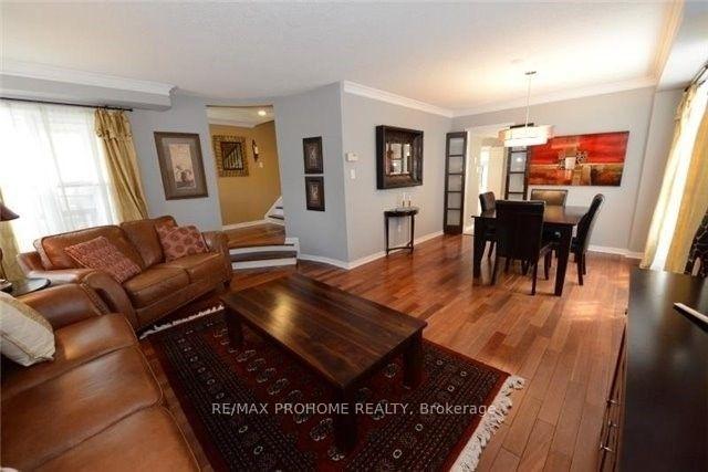 Photo 3 of 15 Dalecroft Circle, Markham, Unionville — HOMEH