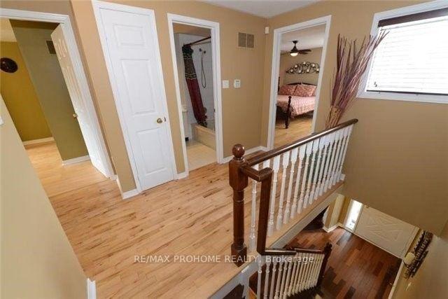 Photo 9 of 15 Dalecroft Circle, Markham, Unionville — HOMEH