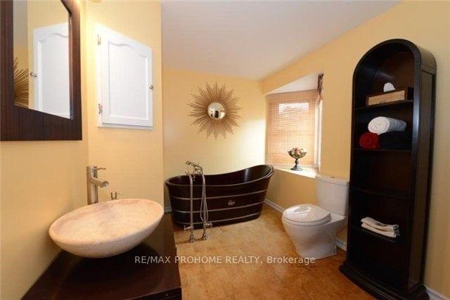 Photo 11 of 15 Dalecroft Circle, Markham, Unionville — HOMEH
