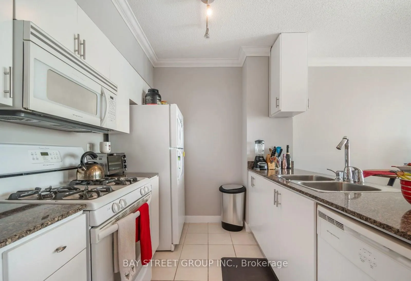 Photo 2 of Unit 1611, 35 Mariner Terrace, Toronto, Waterfront Communities — HOMEH