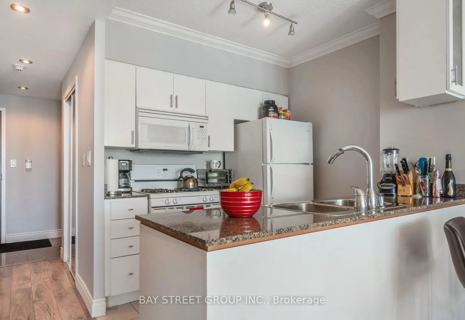 Photo 3 of Unit 1611, 35 Mariner Terrace, Toronto, Waterfront Communities — HOMEH