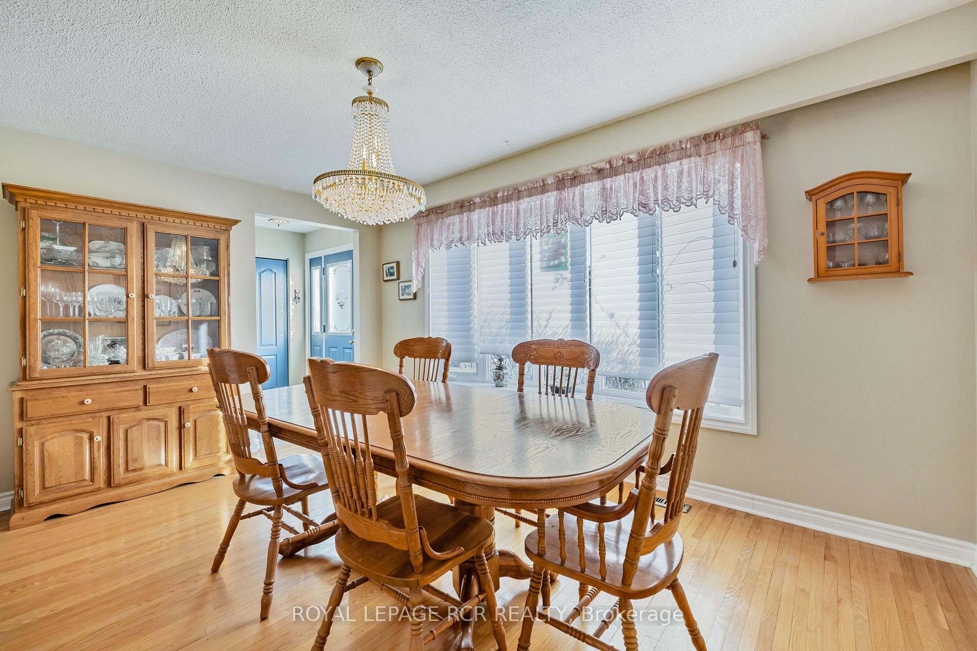 Photo 8 of 66 Maple Avenue W, New Tecumseth, Beeton — HOMEH
