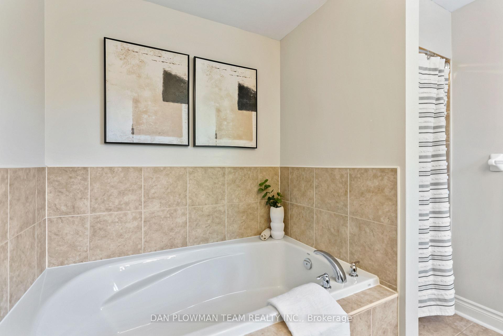 Photo 25 of 644 Blackwood Boulevard, Oshawa, Taunton — HOMEH