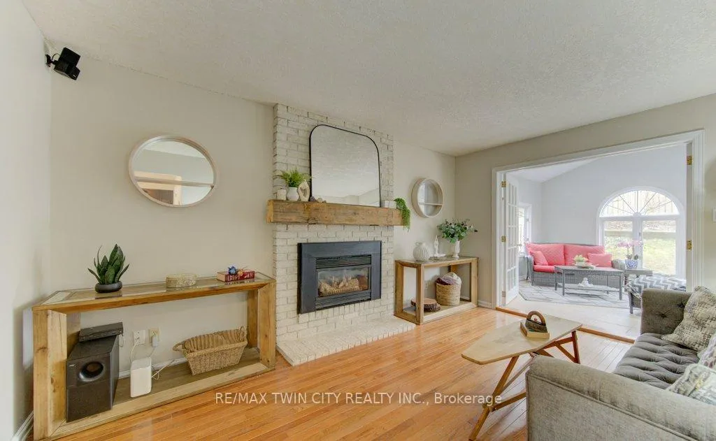 Photo 6 of 15 Deerwood Crescent, Kitchener — HOMEH