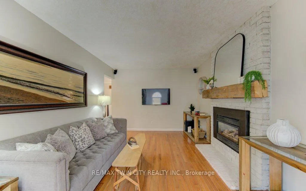Photo 7 of 15 Deerwood Crescent, Kitchener — HOMEH