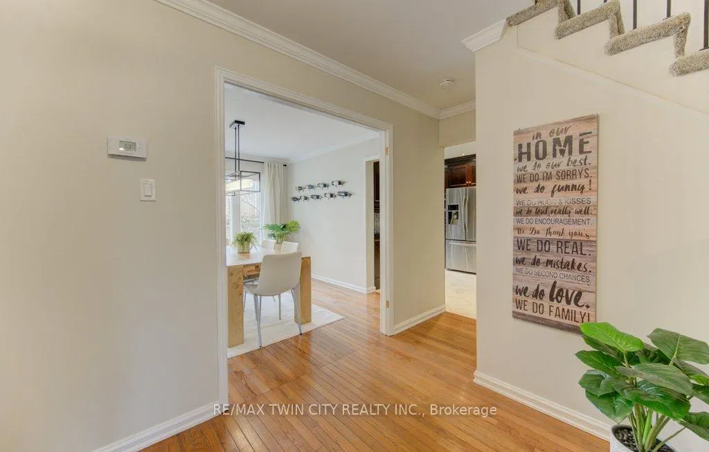Photo 9 of 15 Deerwood Crescent, Kitchener — HOMEH