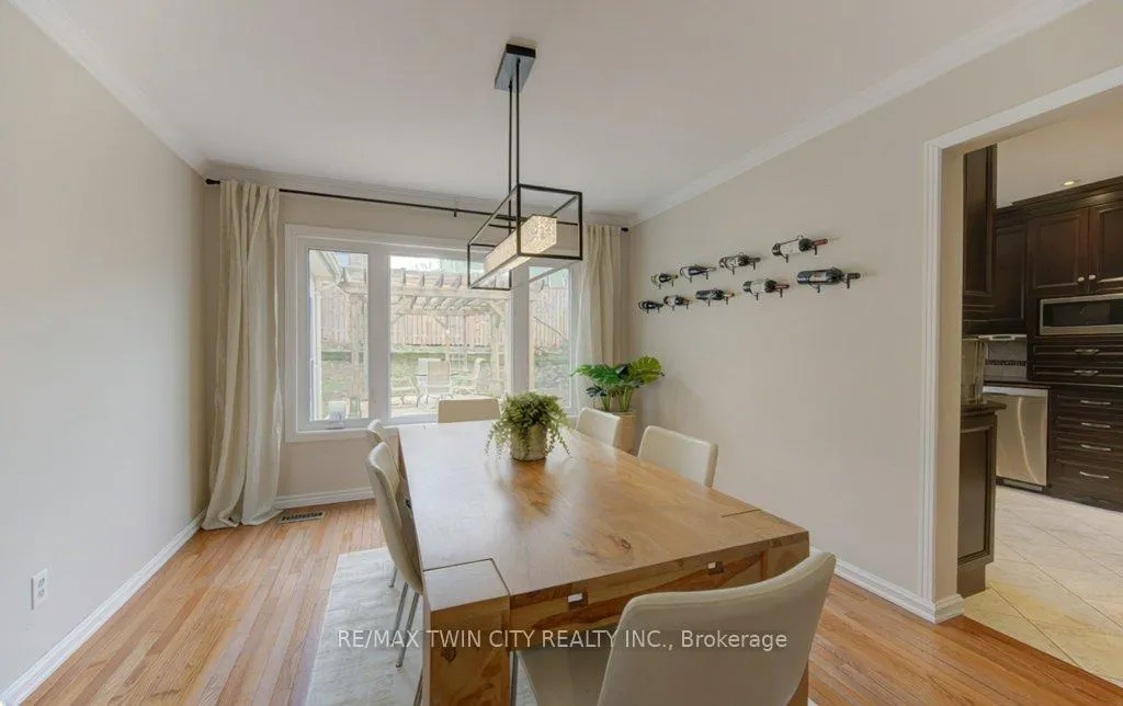 Photo 10 of 15 Deerwood Crescent, Kitchener — HOMEH