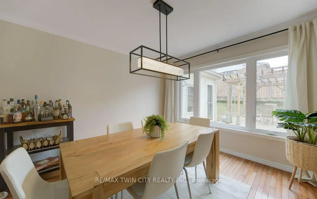 Photo 11 of 15 Deerwood Crescent, Kitchener — HOMEH