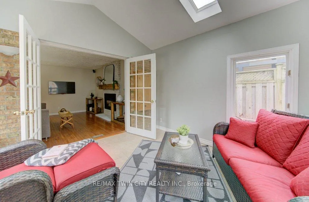 Photo 13 of 15 Deerwood Crescent, Kitchener — HOMEH