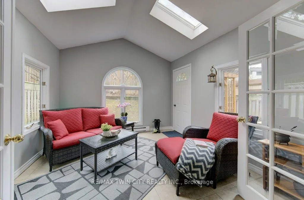 Photo 14 of 15 Deerwood Crescent, Kitchener — HOMEH