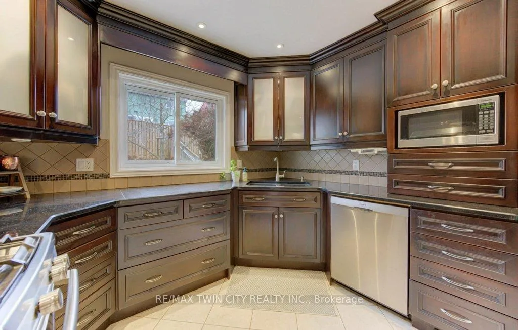 Photo 15 of 15 Deerwood Crescent, Kitchener — HOMEH