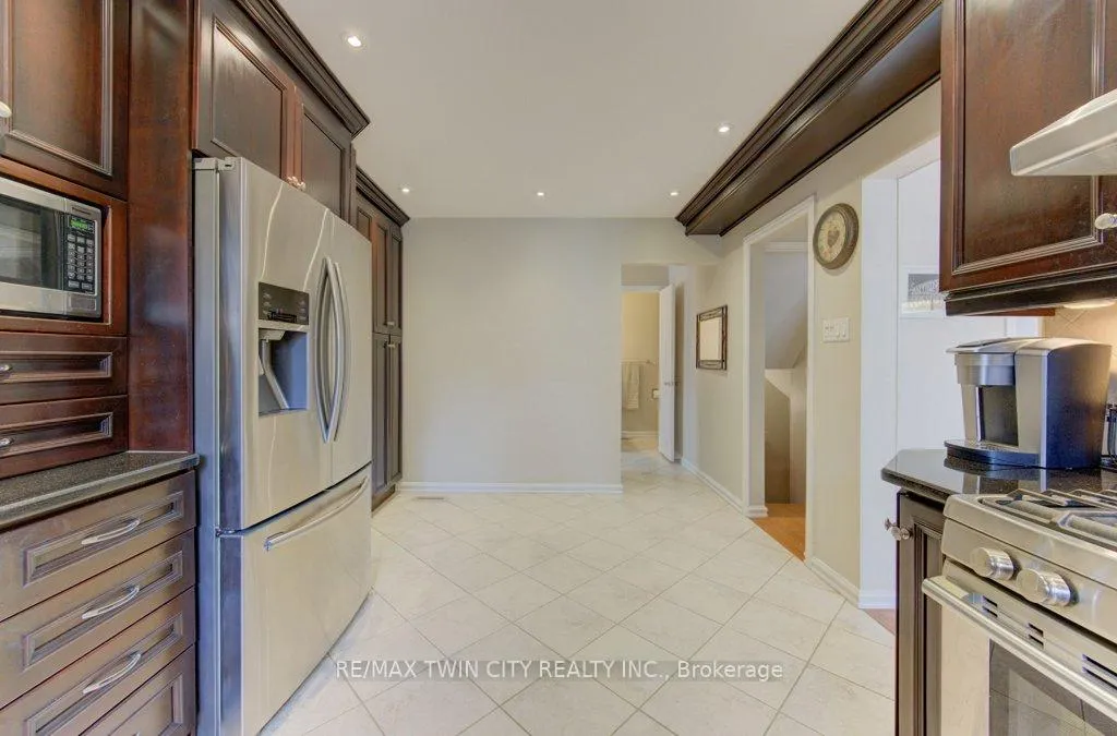 Photo 17 of 15 Deerwood Crescent, Kitchener — HOMEH