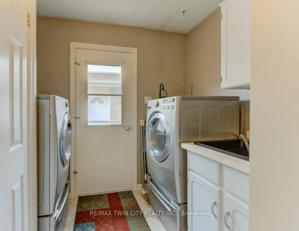 Photo 20 of 15 Deerwood Crescent, Kitchener — HOMEH