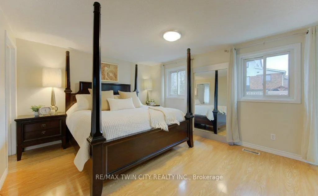 Photo 22 of 15 Deerwood Crescent, Kitchener — HOMEH