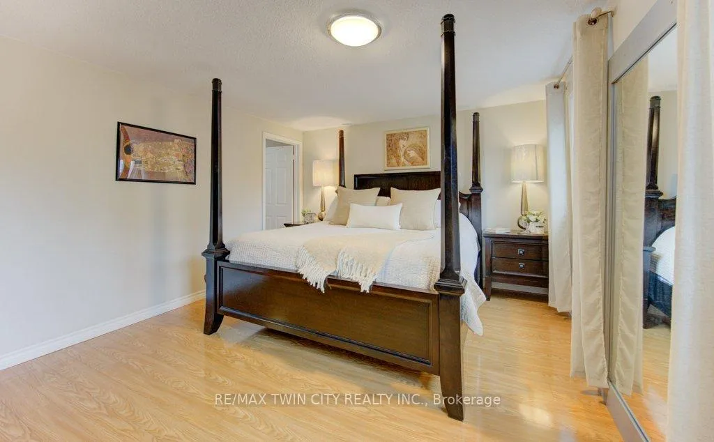 Photo 23 of 15 Deerwood Crescent, Kitchener — HOMEH
