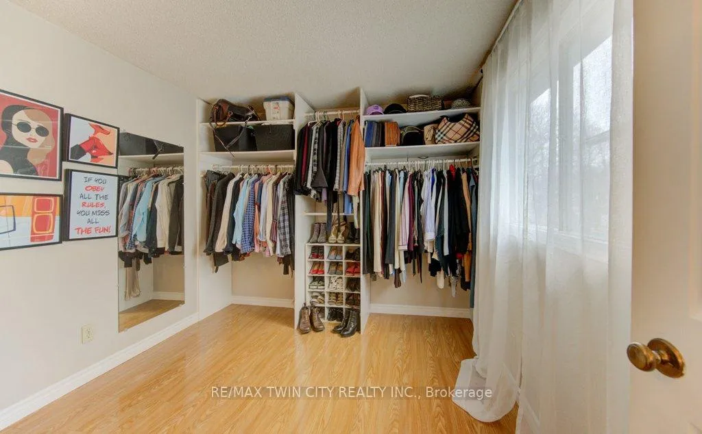 Photo 25 of 15 Deerwood Crescent, Kitchener — HOMEH